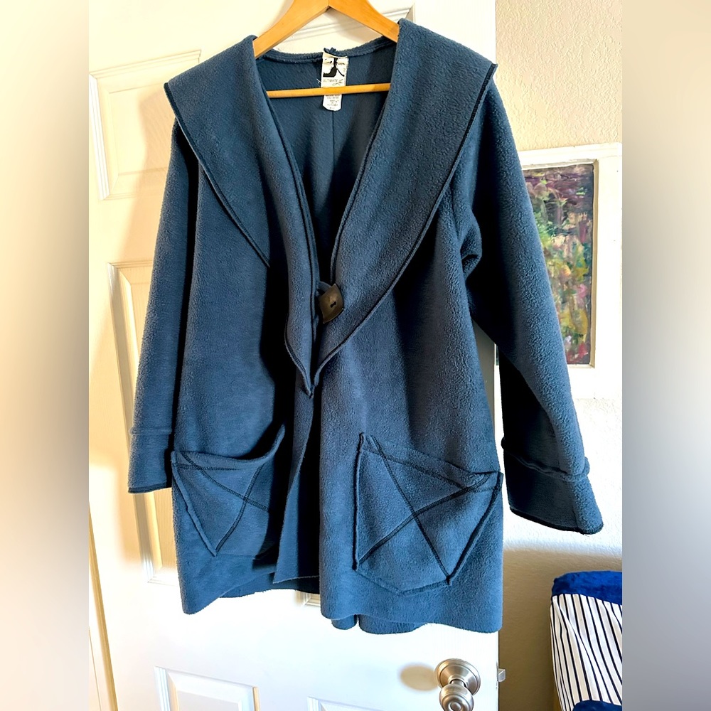 Women’s Jacket. Size Medium Large. Polyester - image 1